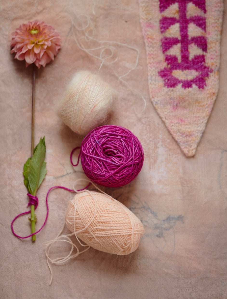 Two Of Daisies Scarflette Pattern