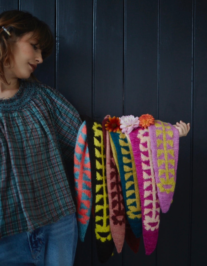 Two Of Daisies Scarflette Pattern