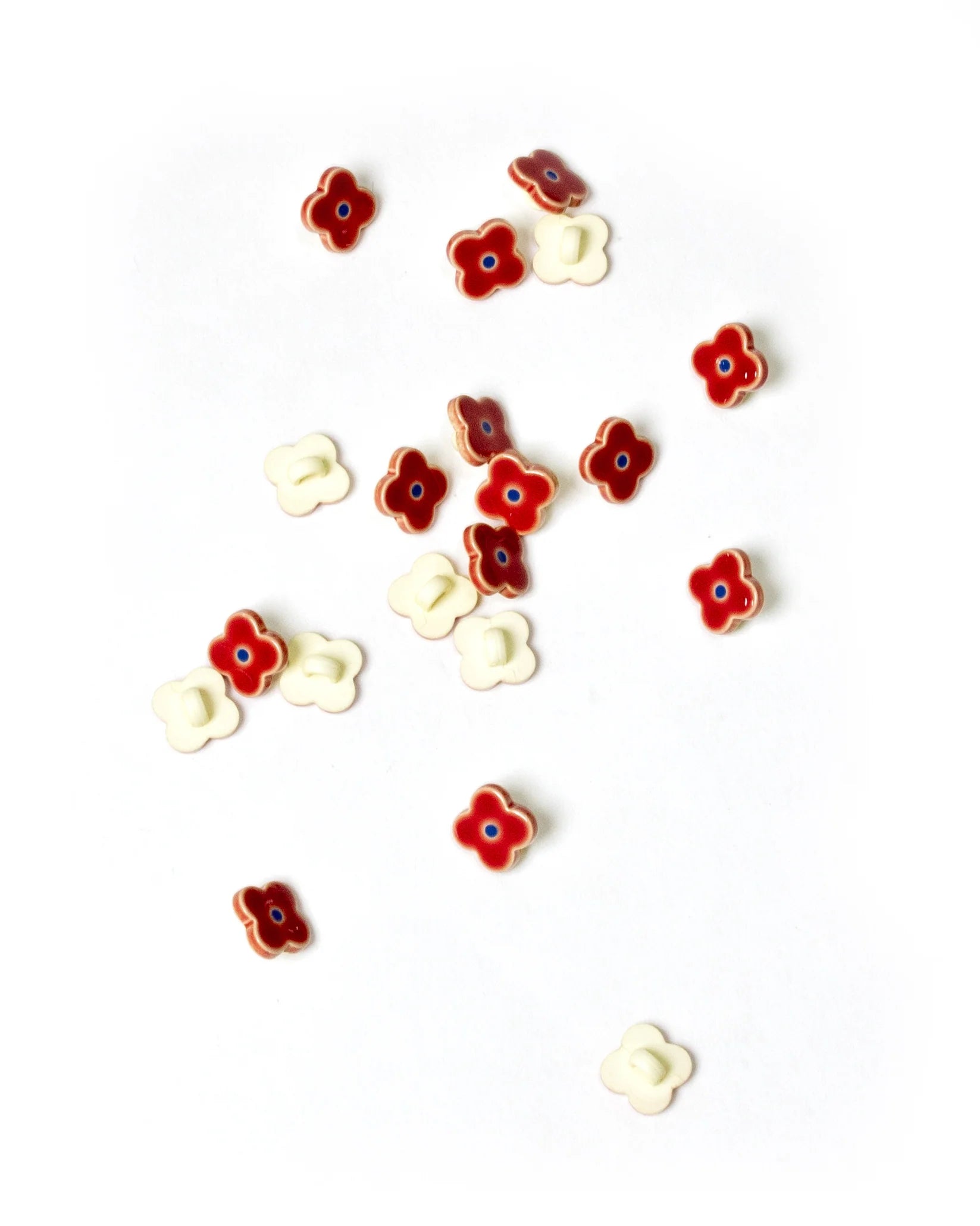 Red Flower with Blue Center Buttons 12mm